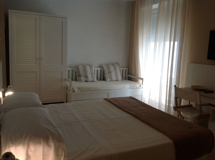 Bedroom 3, Hotel Bristol, Rimini