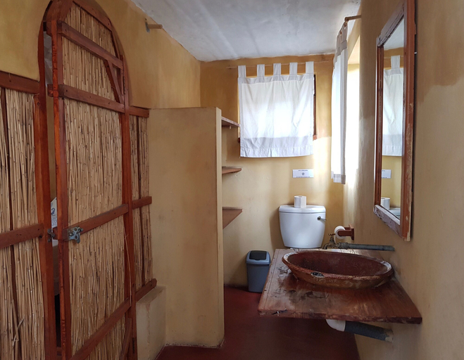 Bathroom 4, Turtle Cove Lodge and Yoga Shala, Jangamo
