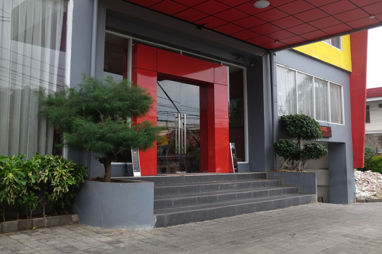 Exterior & Views 2, RedDoorz Plus near Senen, Central Jakarta