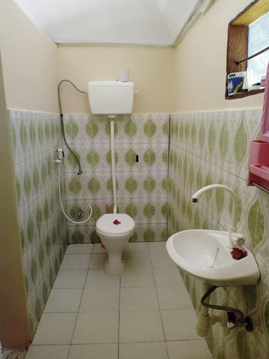 Bathroom 4, Mount Zion Lodge, Kati