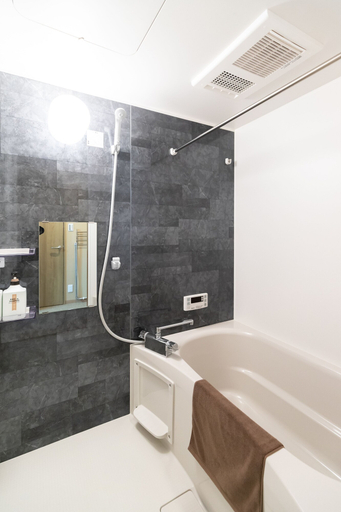 Bathroom 5, Nagahori Hairu Dotonbori Condo, Osaka