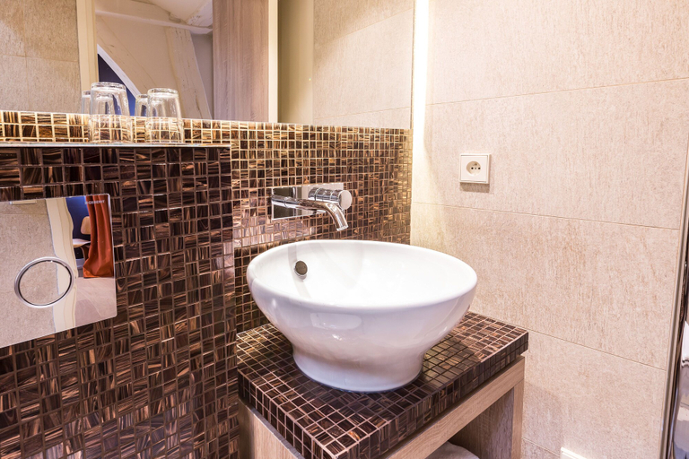 Bathroom 5, Hotel de Lille, Paris