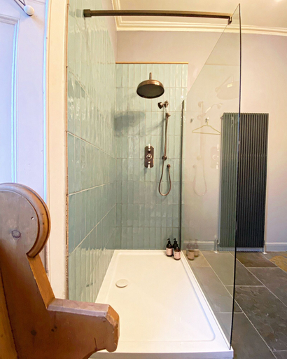 Bathroom 5, Ben A'an House, Stirling