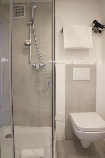 Bathroom 4, De France by Thermalhotels, Leuk