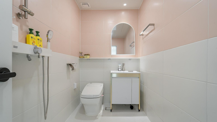 Bathroom 3, Gapyeong Jinikidsdogchaepoolvilla, Gapyeong
