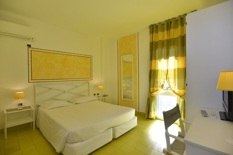 Bedroom 3, UNAHOTELS Club Hotel Ancora, Sassari