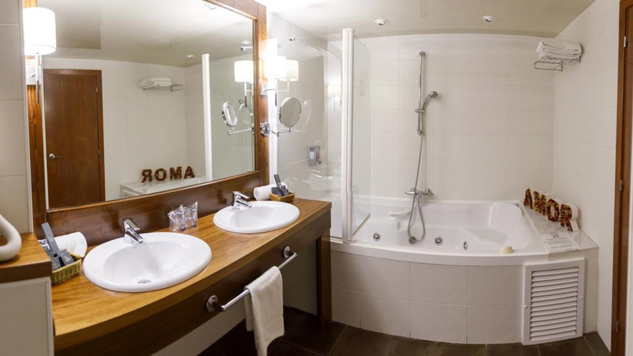 Bathroom 4, Grand Hotel Ciudad De Barbastro, Huesca