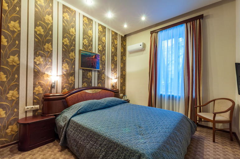 Bedroom 3, Hotel Cron, North-Western