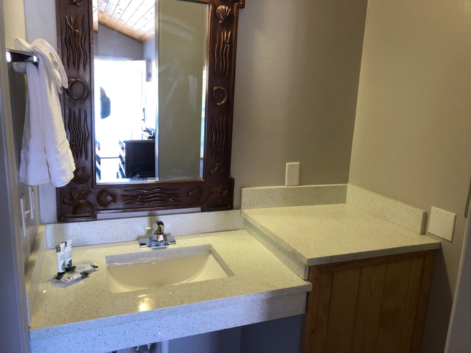 Bathroom 3, Red Canyon Cabins, Kane