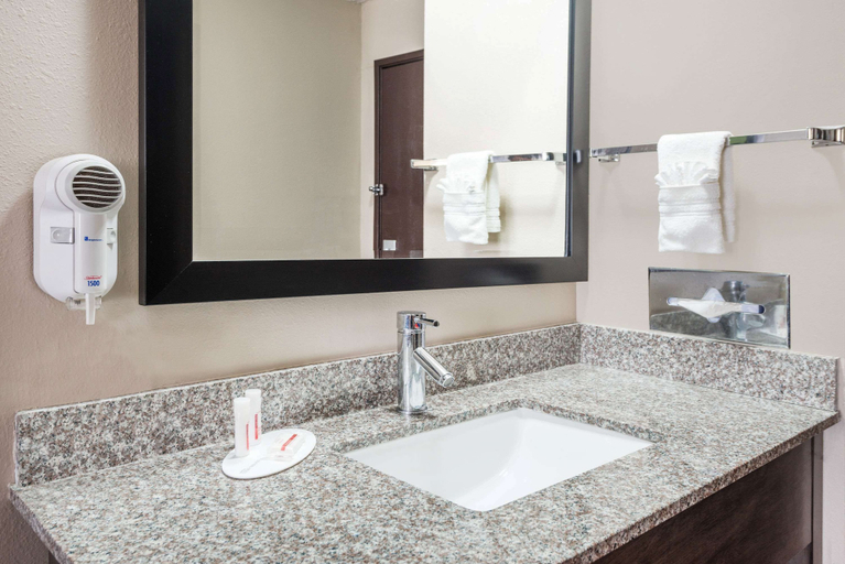 Bathroom 3, Super 8 by Wyndham Warrensburg, Johnson