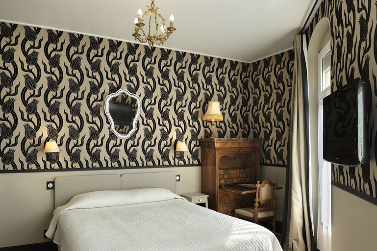 Bedroom 3, Hôtel de l'Abeille Orléans, Loiret