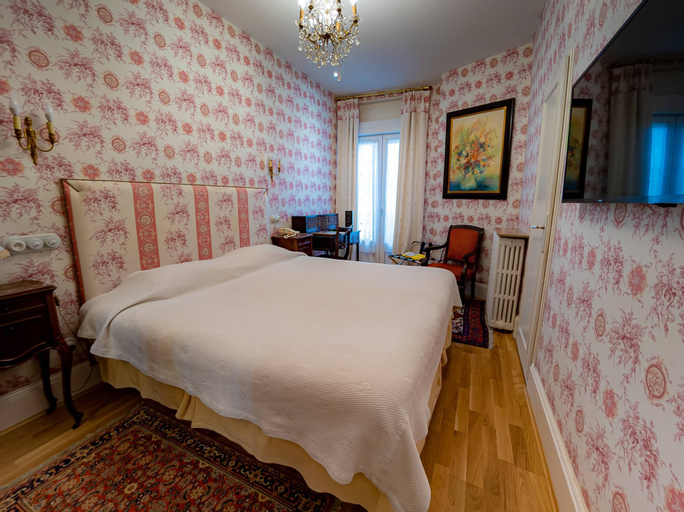 Bedroom 3, Hôtel de l'Abeille Orléans, Loiret