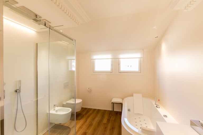 Bathroom 4, Grand Hotel Palace, Ancona