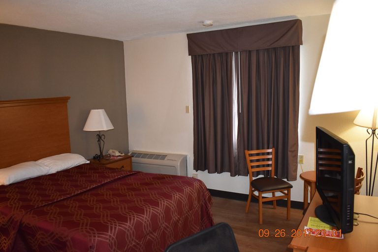Bedroom 2, MHO Hotel Bordentown, Burlington