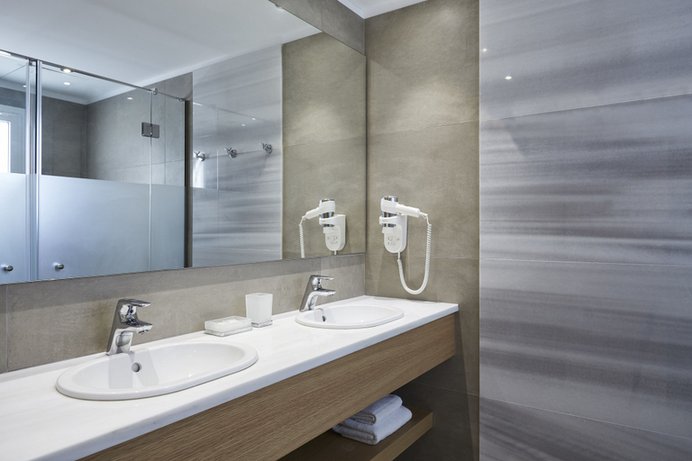 Bathroom 4, Sentido Apollo Palace and Waterslides, Ionian Islands