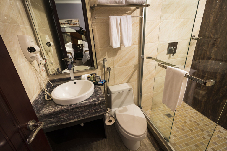 Bathroom 3, Hotel City Plaza & Suites, David
