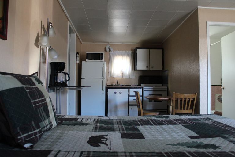 Others 4, Nomad motel, Thompson-Nicola