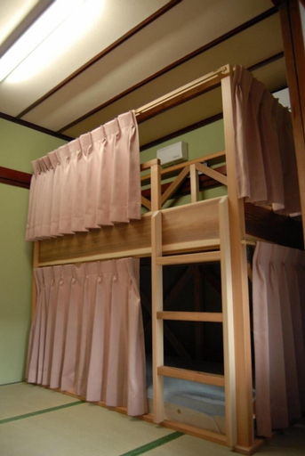 Guesthouse Mikkaichi - Hostel, Komatsu