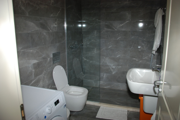 Bathroom 3, Sunrise Luxury Apartments, Sarandës