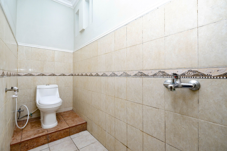 Bathroom 3, Super OYO 2436 Hotel Kencana, Tegal