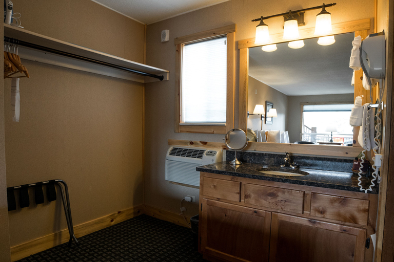 Bathroom 4, Hotel Estes, Larimer
