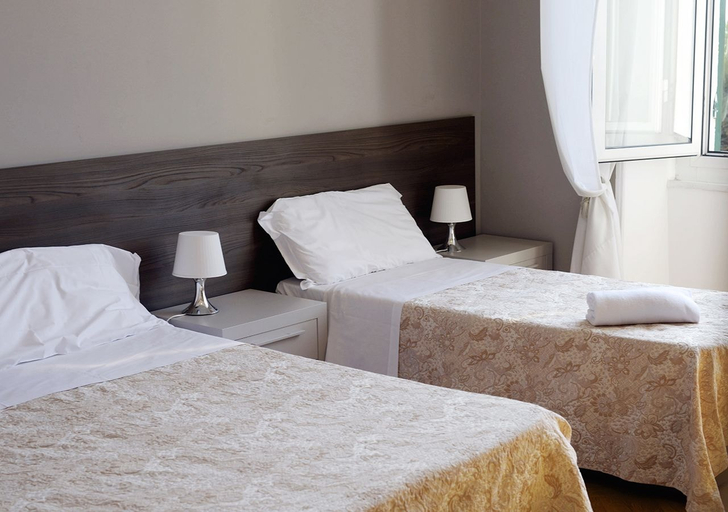 Bedroom 5, Grand Hotel Mediterranée, Genova