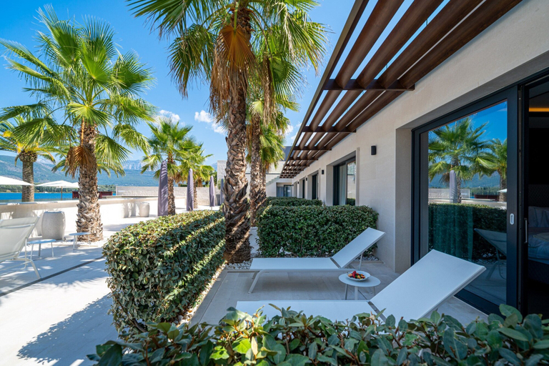 Exterior & Views, Monte Palm Beach