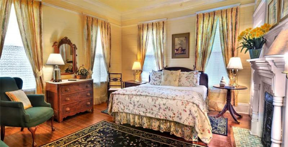 Bedroom 3, Coombs Inn & Suites, Franklin