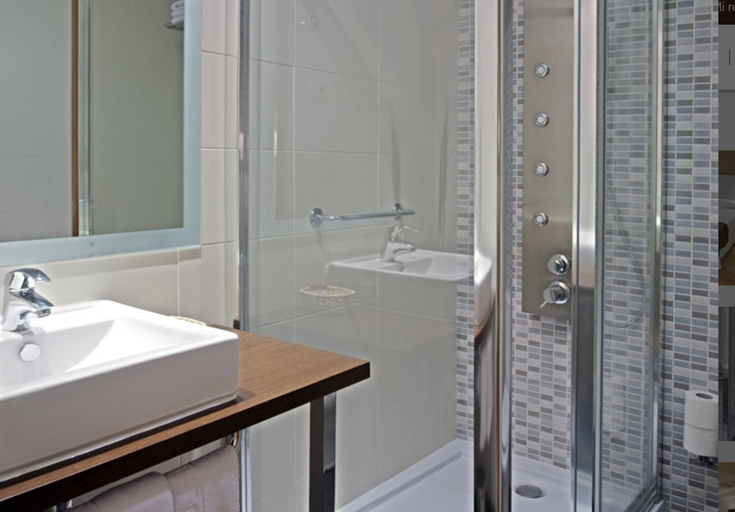 Bathroom 4, Hostal Carlos III, Madrid
