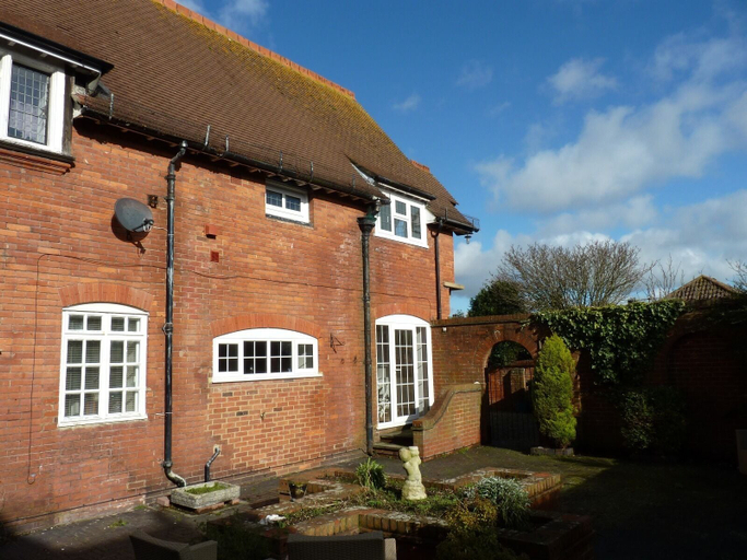 Exterior & Views 2, Coachman's Cottage, East Sussex