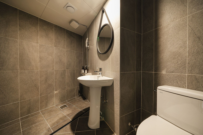 Bathroom 4, Songtan Number 25 Hotel, Pyeongtaek