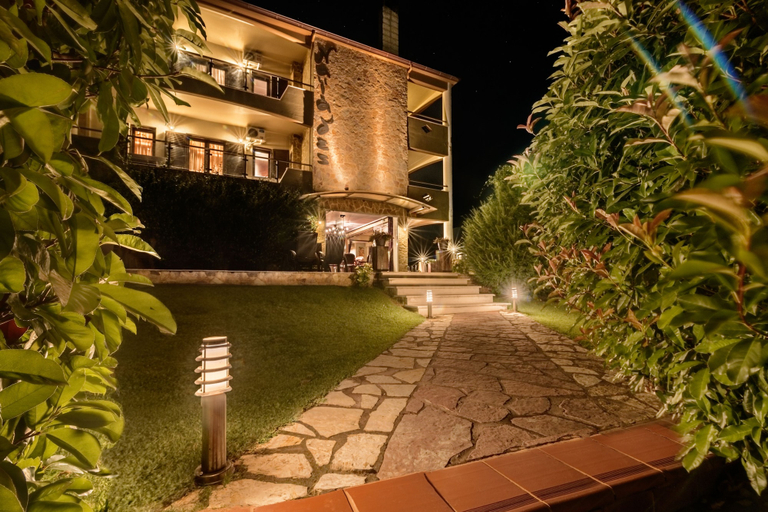 Exterior & Views