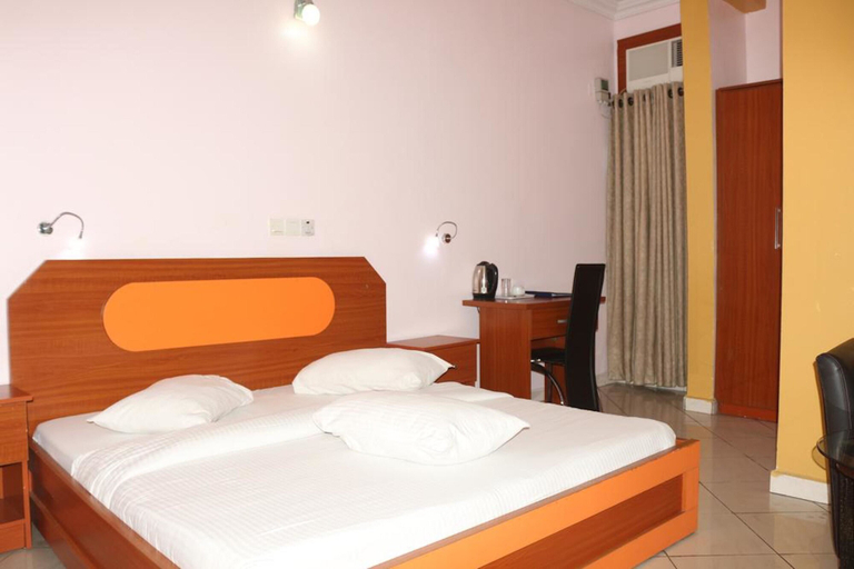 Bedroom 2, Royal Charlin Hotel & Suites, Obio/Akp