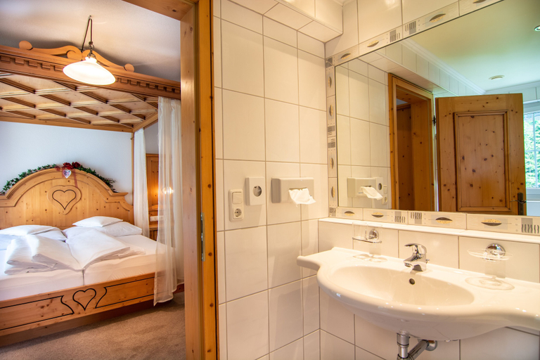 Bathroom 3, Hotel Ischgl, Landeck