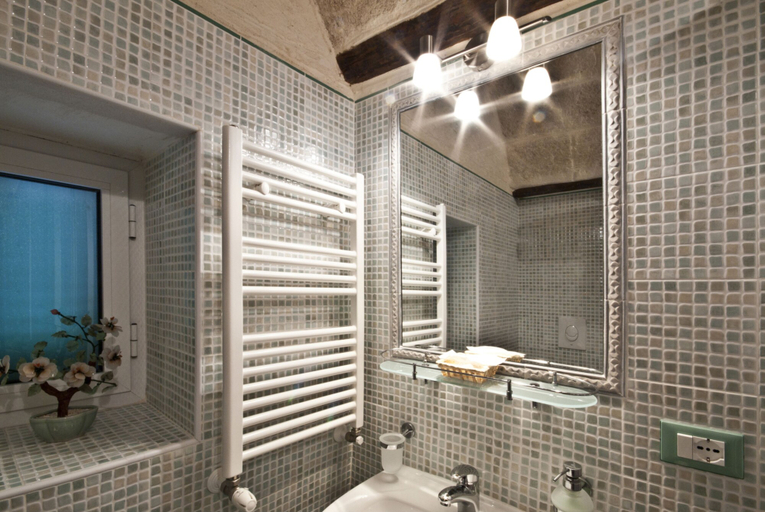Bathroom 5, B&B Casa Cimino, Bari