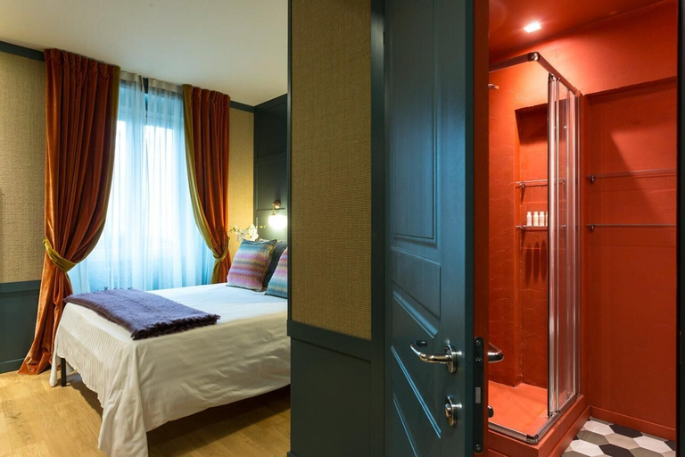 Bedroom 5, Living Suites, Milano