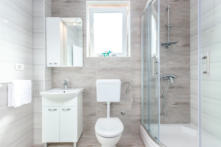 Bathroom 3, Villa Veronique, Crikvenica