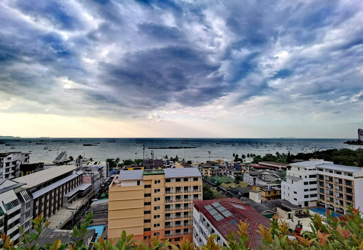 Exterior & Views 19