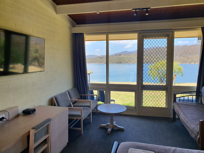 Bedroom 3, Lake Jindabyne Hotel, Snowy River