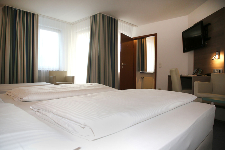 Bedroom 2, Albhotel Fortuna, Reutlingen