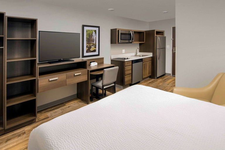 Bedroom 3, WoodSpring Suites Cherry Hill, Camden