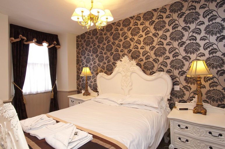 Bedroom 2, The Old Crown Coaching Inn, Oxfordshire