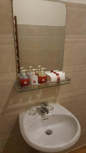 Bathroom, bh Hotel, Taunggye