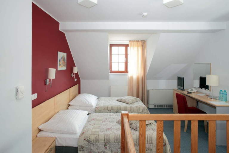 Bedroom 3, Hotel Chvalska Tvrz, Praha 20