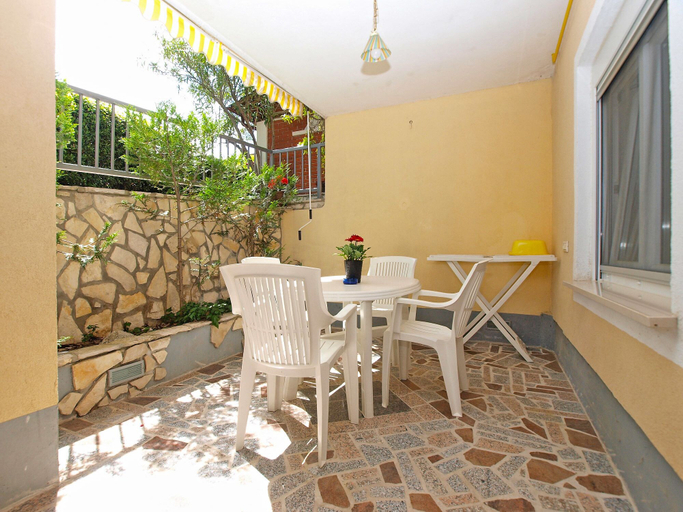 Others 4, Apartment 1346, Pula