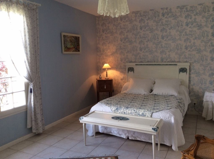 Bedroom 5, Les Corettes, Marne
