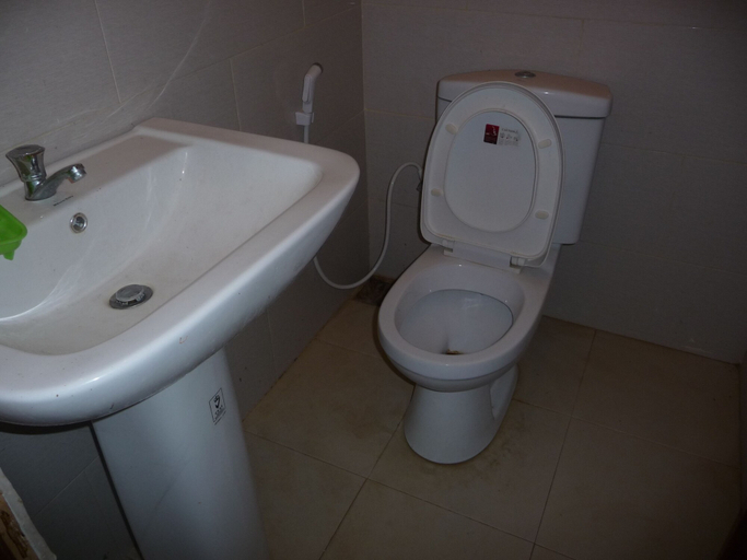 Bathroom 3, Palugaha Pilgrim Resort, Katharagama