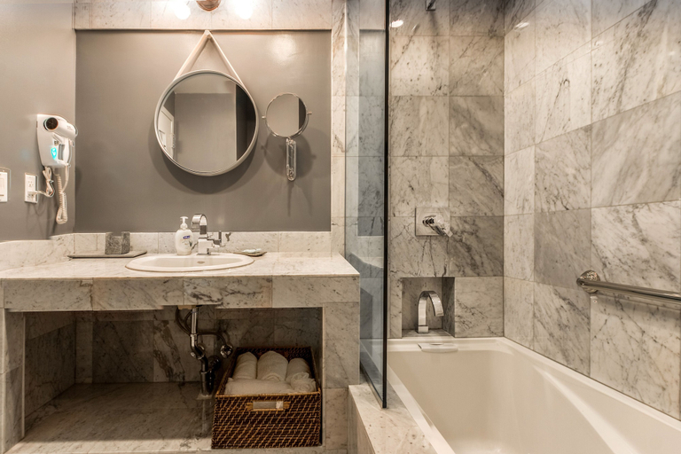 Bathroom 4, Franklin Guesthouse, New York