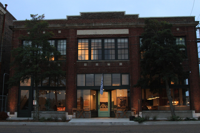 Exterior & Views