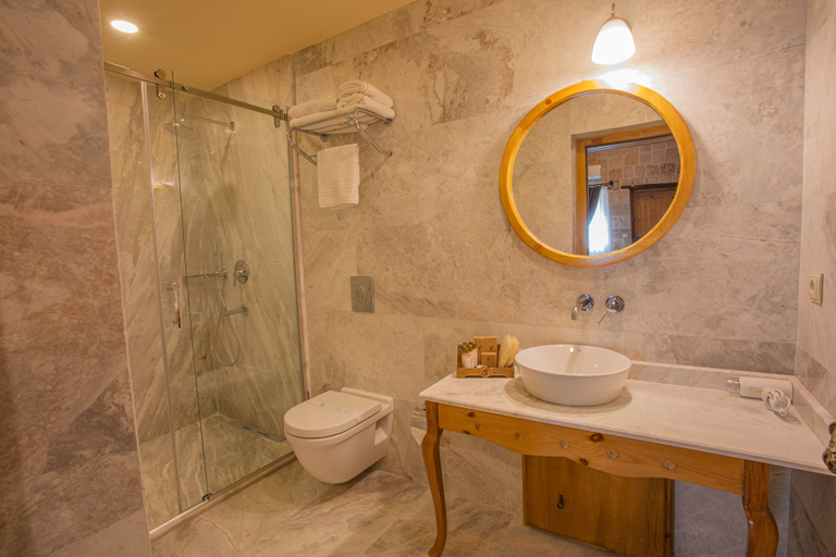 Bathroom 5, Cratus Stone Palace, Nevşehir